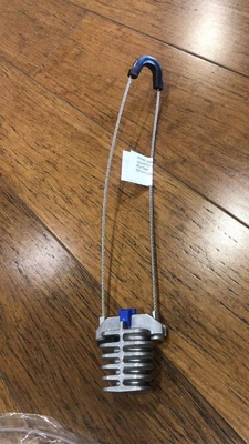 プラスチックと金属 2-9MM 光ファイバー ストレンスクリップ ドロップケーブル 設計可変