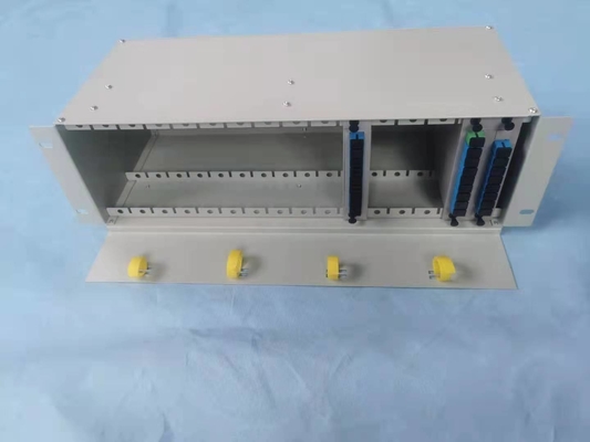 1x2 1x4 1x8 アドバンスト・テクノロジーのための 4U 19 &quot;ラックマウント光ファイバースプリッターキャビネット