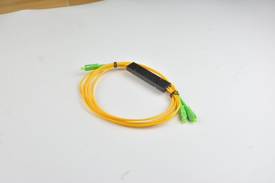 1x2 4 8 16 箱 PLC G657A1 0.9mm SCUPC 方向性 dB ≥55 のためのコナー化光ファイバーPLCスプリッター