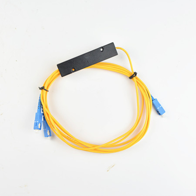 1x2 4 8 16 箱 PLC G657A1 0.9mm SCUPC 方向性 dB ≥55 のためのコナー化光ファイバーPLCスプリッター