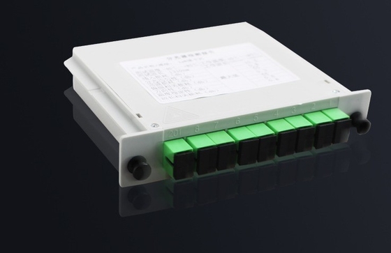 ファイバータイプ G657A 1x8 SC APC PLC カセット 信号伝送のための光ファイバースプリッター